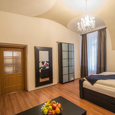 4Bdr Historical Spirit Apt By Ruterra Прага Екстериор снимка