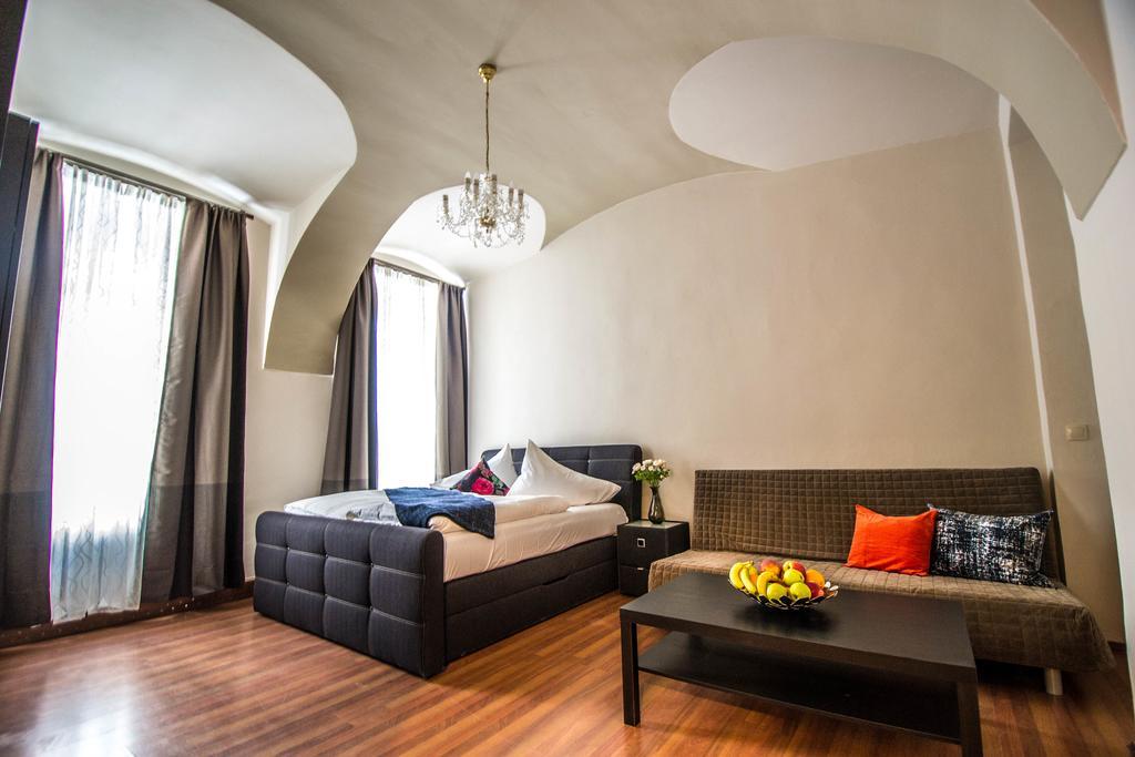 4Bdr Historical Spirit Apt By Ruterra Прага Екстериор снимка