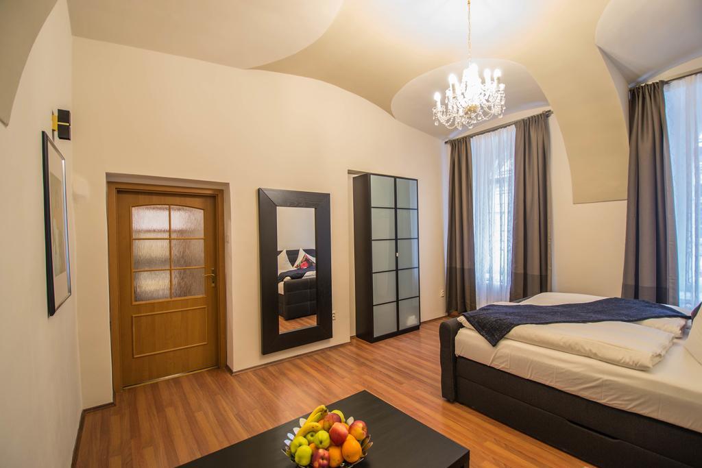 4Bdr Historical Spirit Apt By Ruterra Прага Екстериор снимка