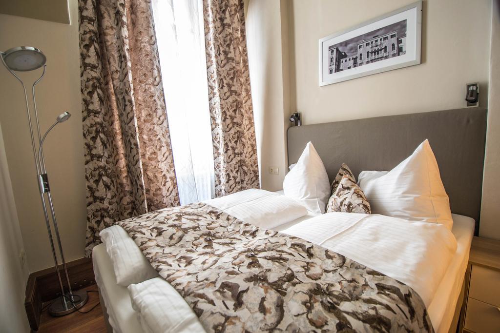4Bdr Historical Spirit Apt By Ruterra Прага Екстериор снимка